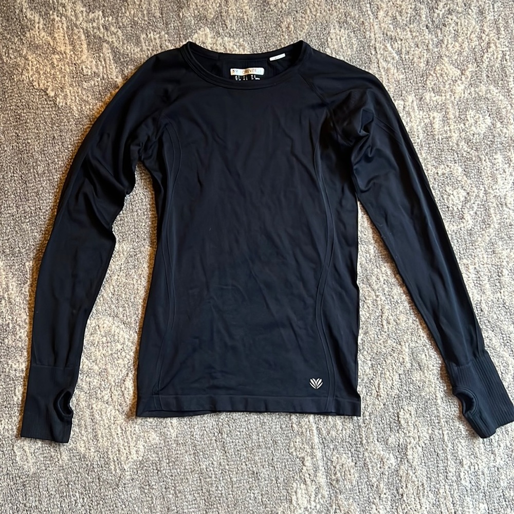 Forever 21 Long Sleeve Activewear Pullover in Black